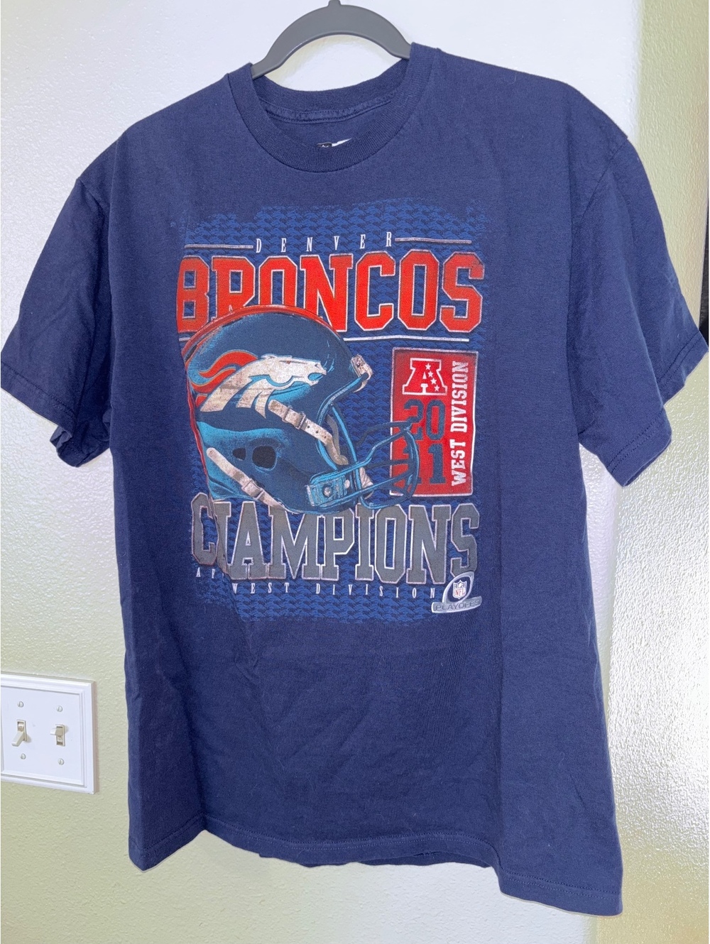 NFL Team Apparel Denver Broncos AFC West Division Champions T-Shirt Navy Blue Lg